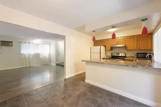 Photo #5: 240010359 Listing