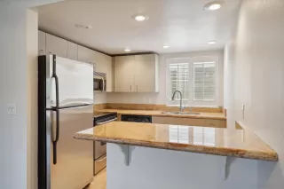 Photo #4: 240010431 Listing 