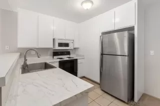 Photo #5: 240010464 Listing