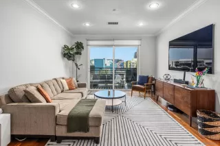 Photo #5: 240010478 Listing