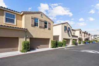 Photo #2: 240010549 Listing