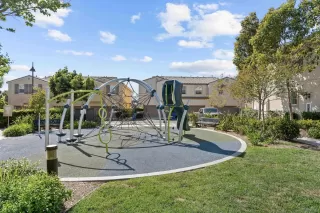 Photo #4: 240010549 Listing