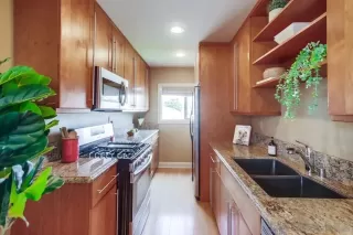 Photo #4: 240010610 Listing