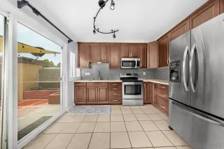 Photo #3: 240010661 Listing