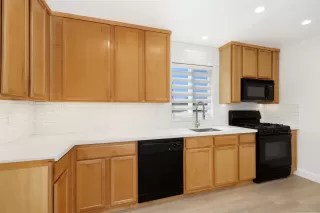 Photo #3: 240010663 Listing