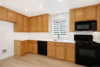 Photo #4: 240010663 Listing