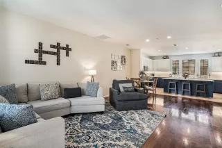 Photo #5: 240010680 Listing