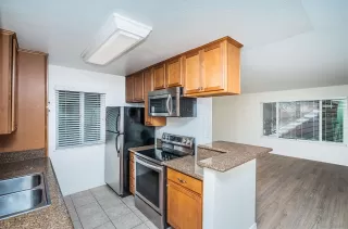 Photo #2: 240010758 Listing