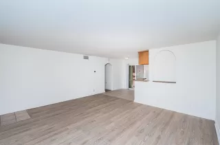 Photo #6: 240010758 Listing