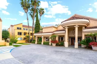 Photo #3: 240010778 Listing