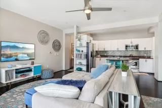 Photo #6: 240010826 Listing