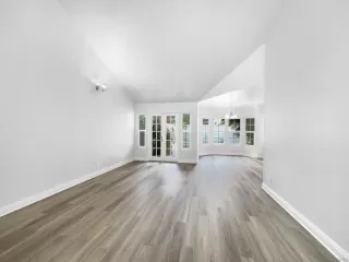 Photo #3: 240010880 Listing