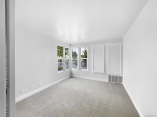 Photo #5: 240010880 Listing