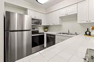 Photo #6: 240010934 Listing