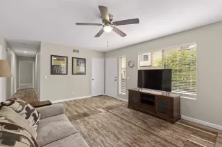 Photo #4: 240010935 Listing