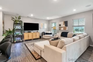 Photo #4: 240010972 Listing