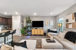 Photo #5: 240010972 Listing