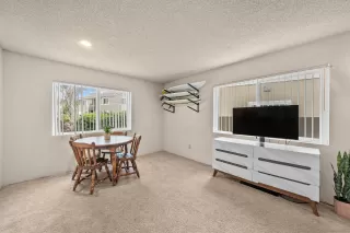 Photo #1: 240010996 Listing