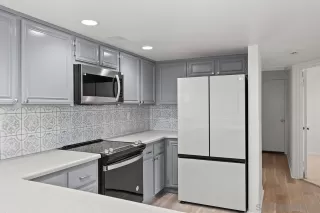 Photo #5: 240011037 Listing