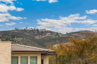 Photo #5: 240011090 Listing