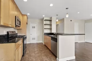 Photo #3: 240011093 Listing