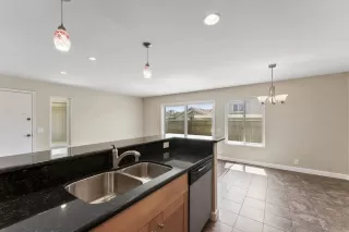 Photo #4: 240011093 Listing