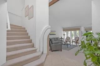 Photo #4: 240011116 Listing