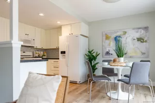 Photo #5: 240011209 Listing