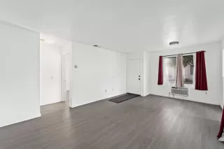 Photo #2: 240011235 Listing