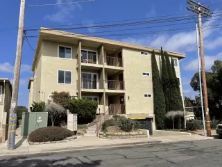 Photo #2: 240011372 Listing