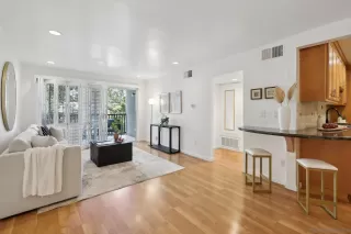 Photo #1: 240011407 Listing