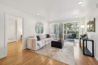 Photo #2: 240011407 Listing