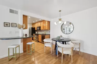 Photo #5: 240011407 Listing