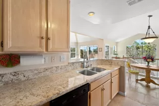 Photo #5: 240011411 Listing