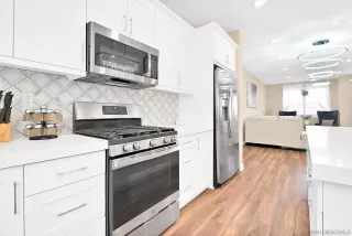 Photo #2: 240011429 Listing