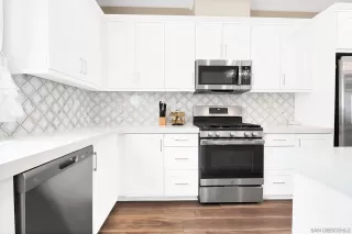 Photo #3: 240011429 Listing