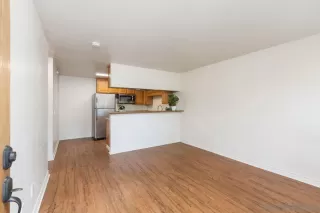 Photo #3: 240011455 Listing