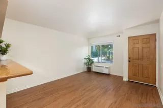 Photo #4: 240011455 Listing