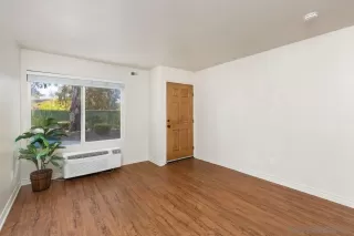 Photo #5: 240011455 Listing