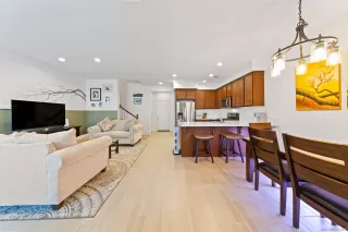 Photo #2: 240011545 Listing