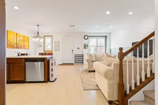 Photo #5: 240011545 Listing