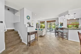 Photo #2: 240011567 Listing