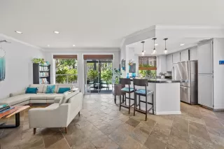 Photo #6: 240011567 Listing