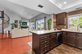 Photo #5: 240011575 Listing