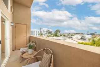 Photo #2: 240011627 Listing