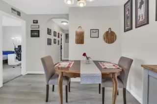 Photo #5: 240011750 Listing