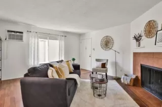 Photo #4: 240011836 Listing