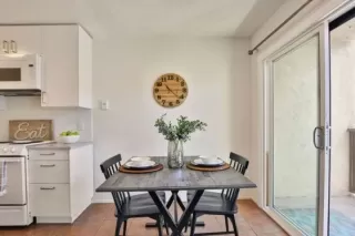 Photo #5: 240011836 Listing