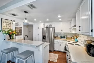 Photo #5: 240011851 Listing