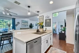 Photo #6: 240011851 Listing